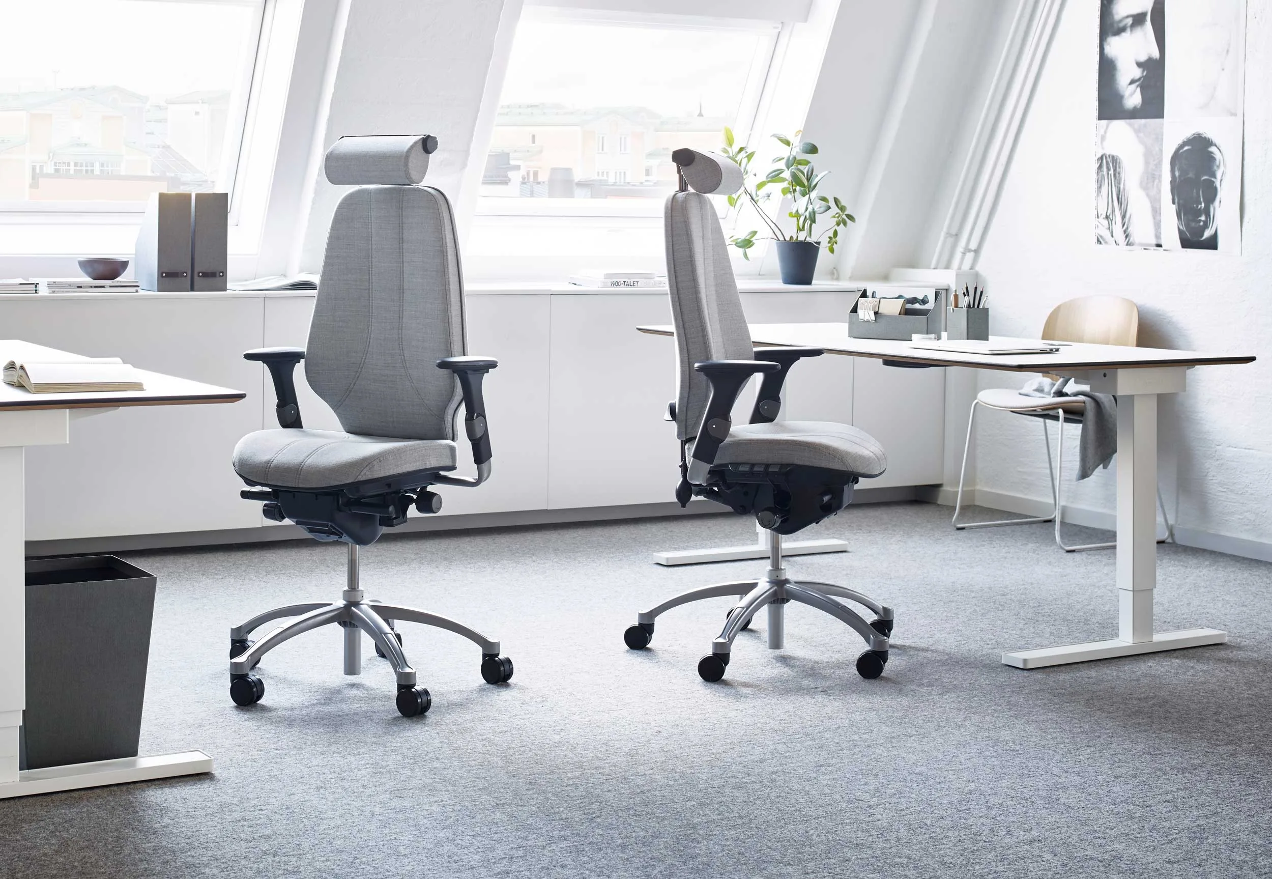 rh logic 400 ergonomic office chair in an office setting.