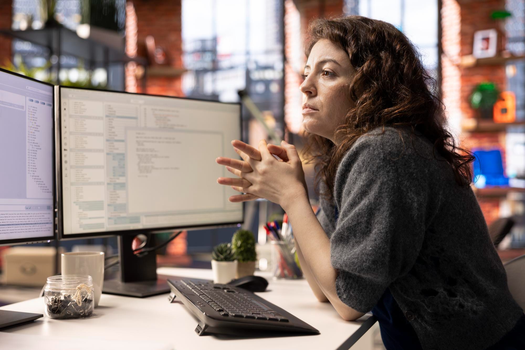 a female staff in front of a desktop to describe display screen equipment