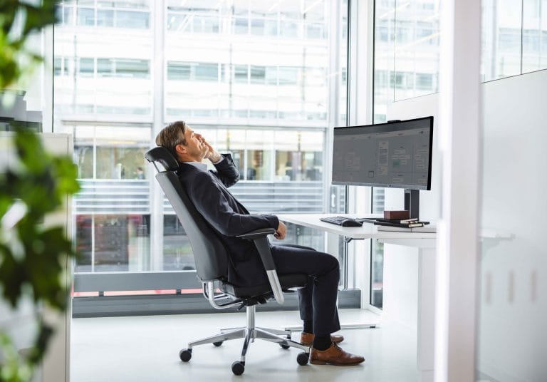 how to adjust your chair to stop back pain at work